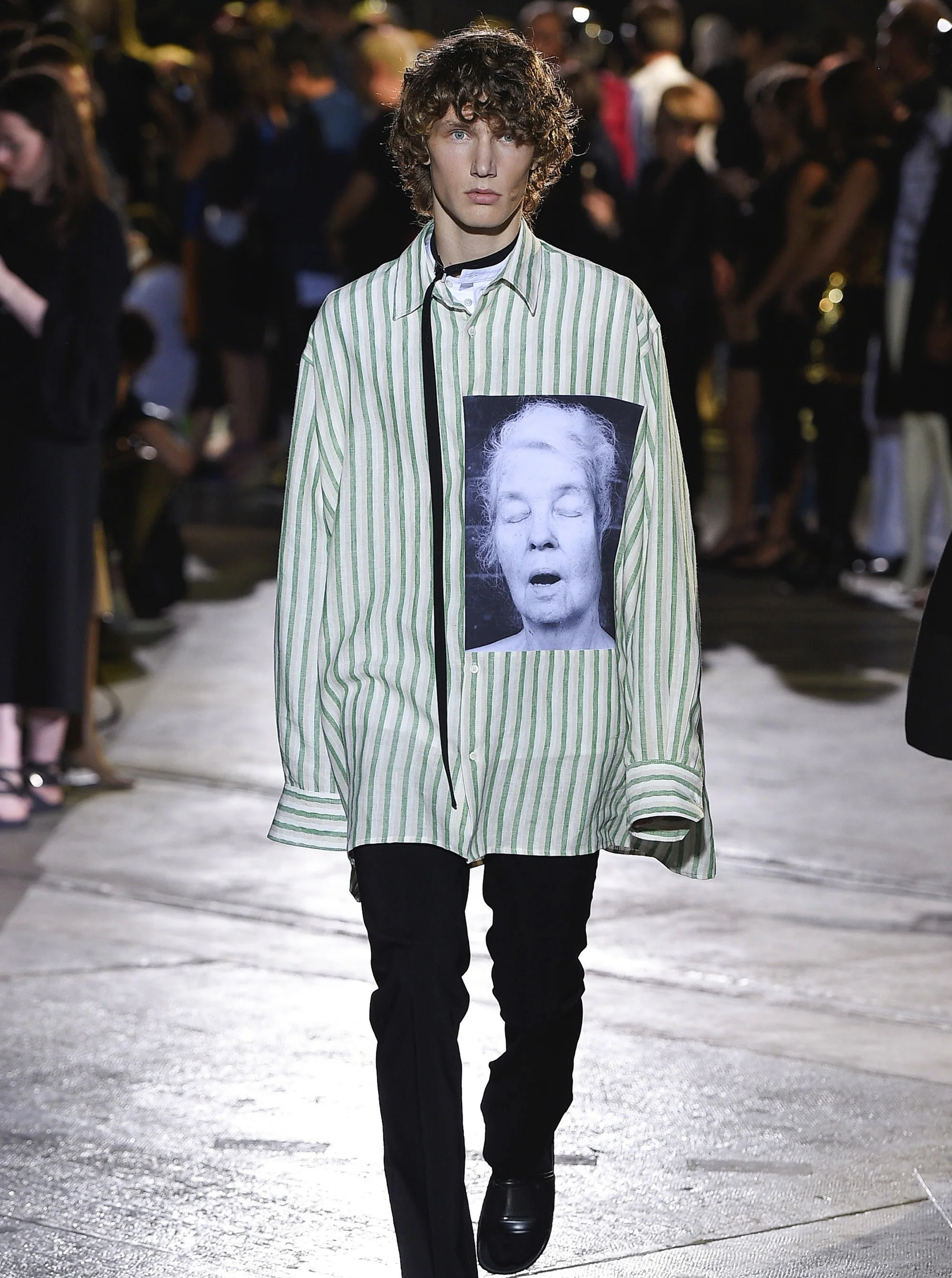 A look from Raf Simons' Spring 2017 collection. Photo source: Vogue Runway.