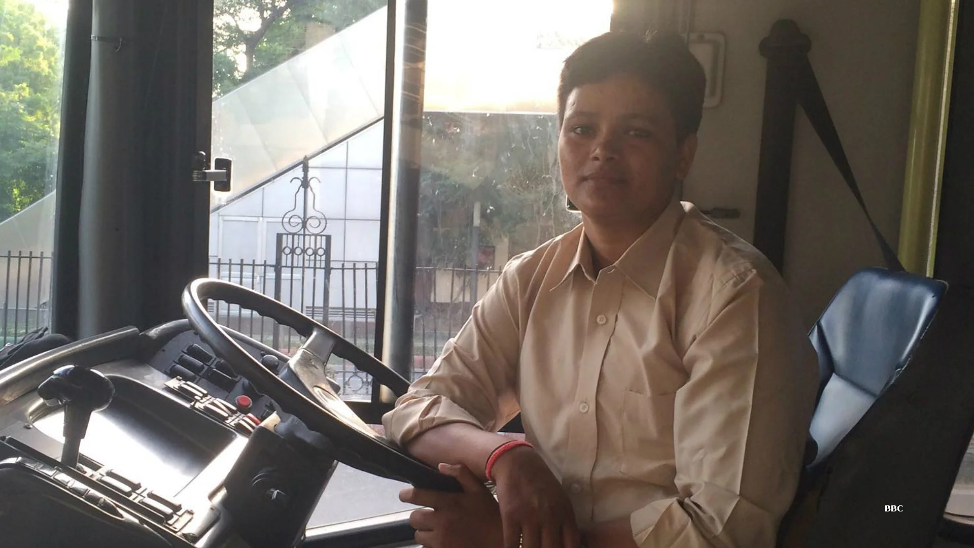 Vankadarath Saritha is the first woman driver inducted in the Delhi transport corporation. Photo souce: Rajat Gupta/EPA