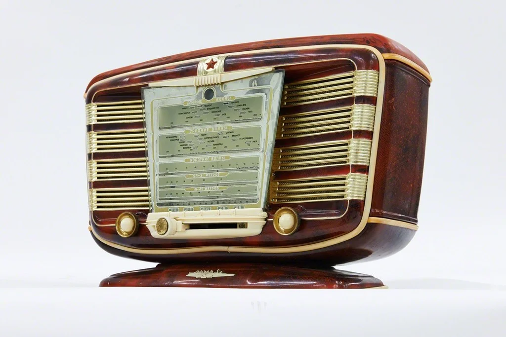 Zvezda , a luxurious radio dated, 1954.