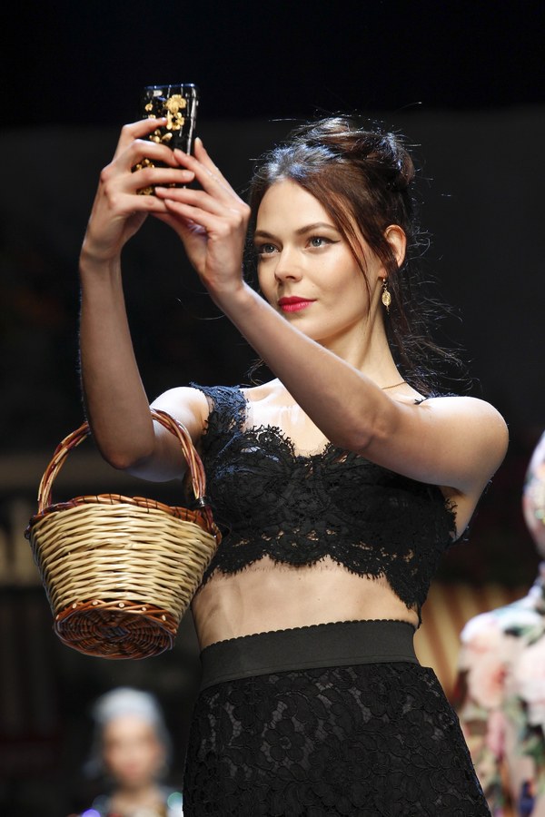 Models taking selfies on the runway at Dolce & Gabbana SS'16 collection show. Photo source: Vogue Runway.