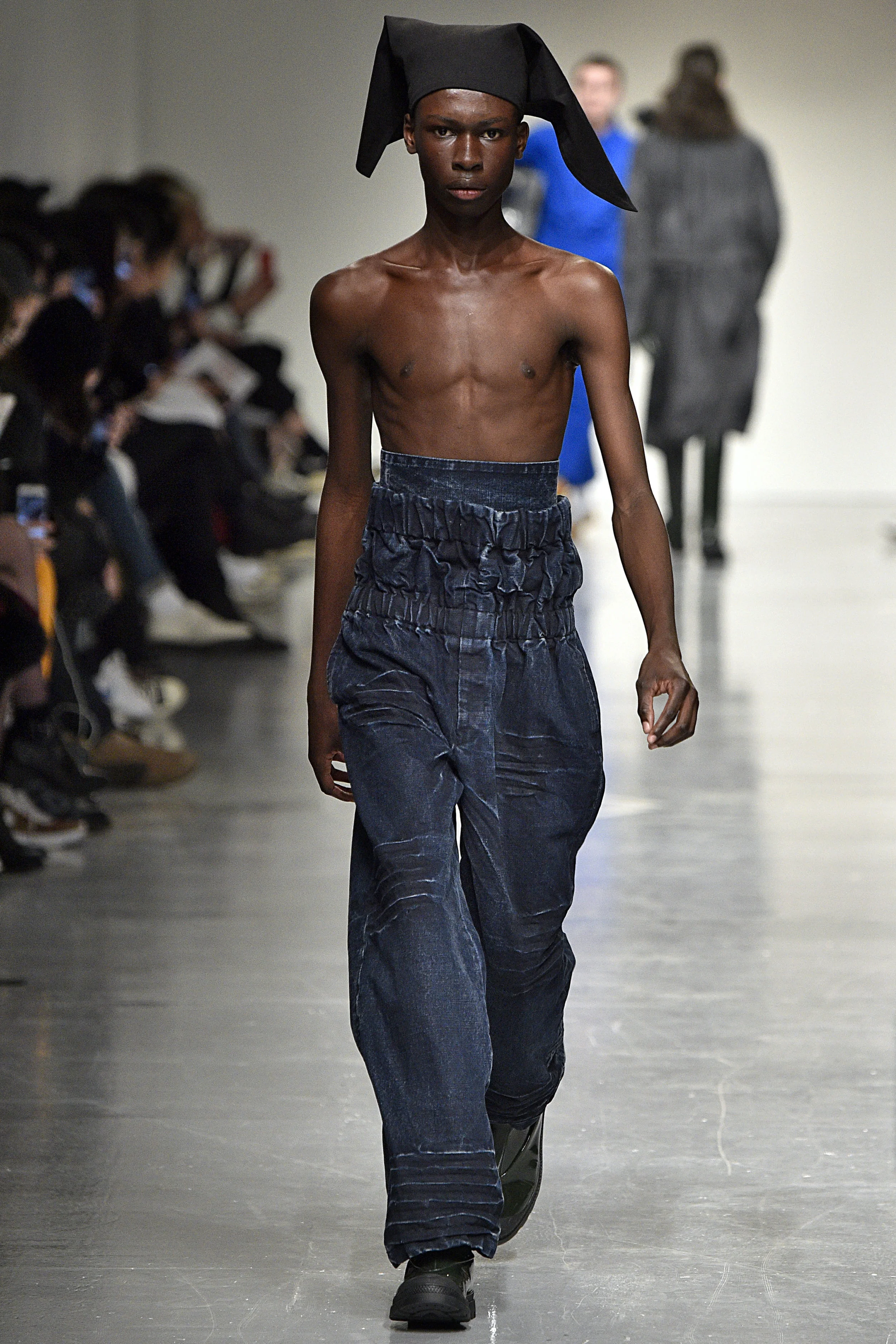 A look from Xander Zhou's AW17 collection.