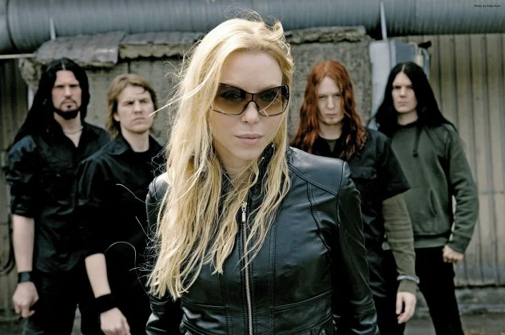 Angela Gossow in the band Arch Enemy. Photo source: Zimbio.