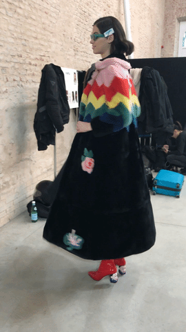 V Stand 2.gif