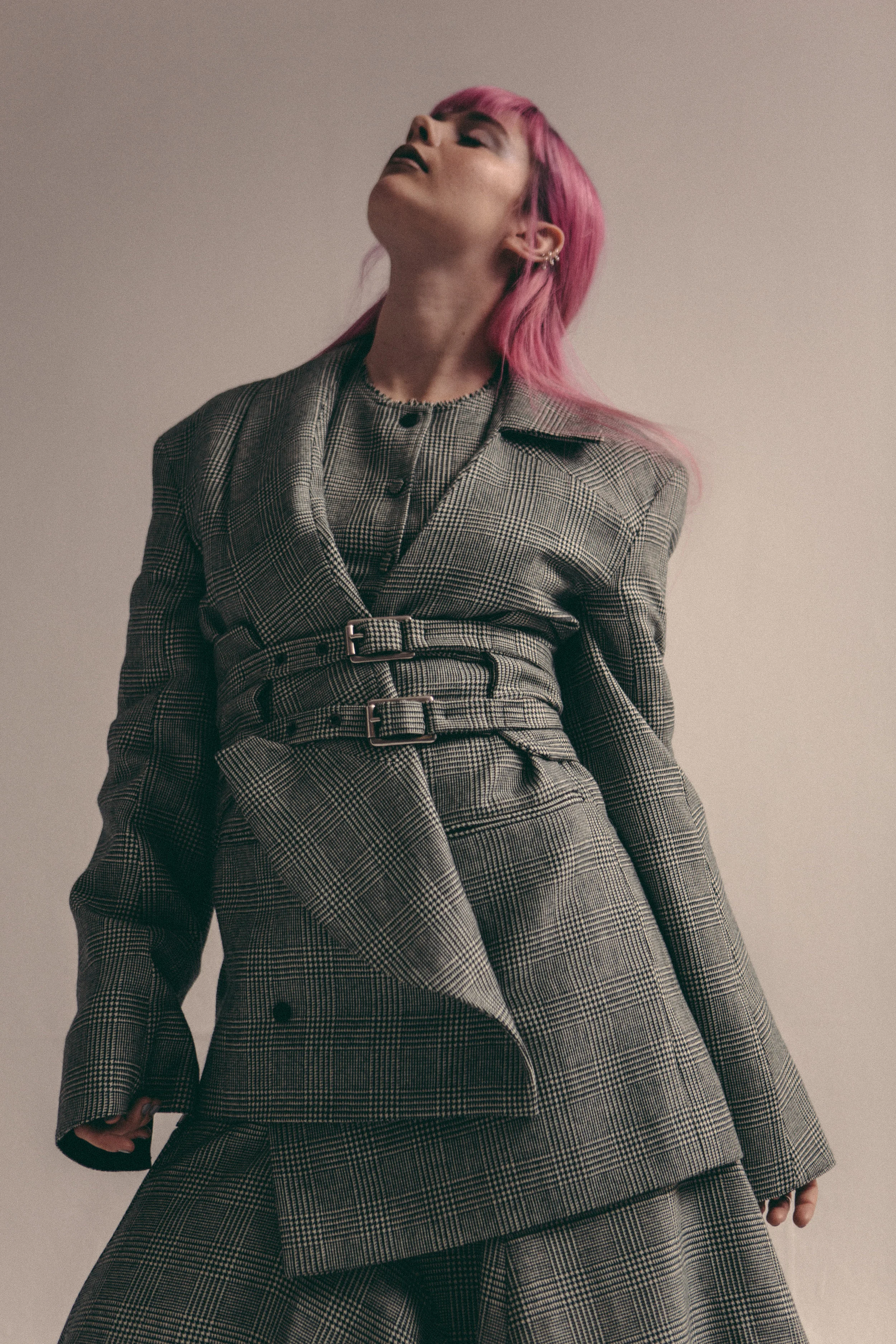 Full Look b y Joshua Millard .