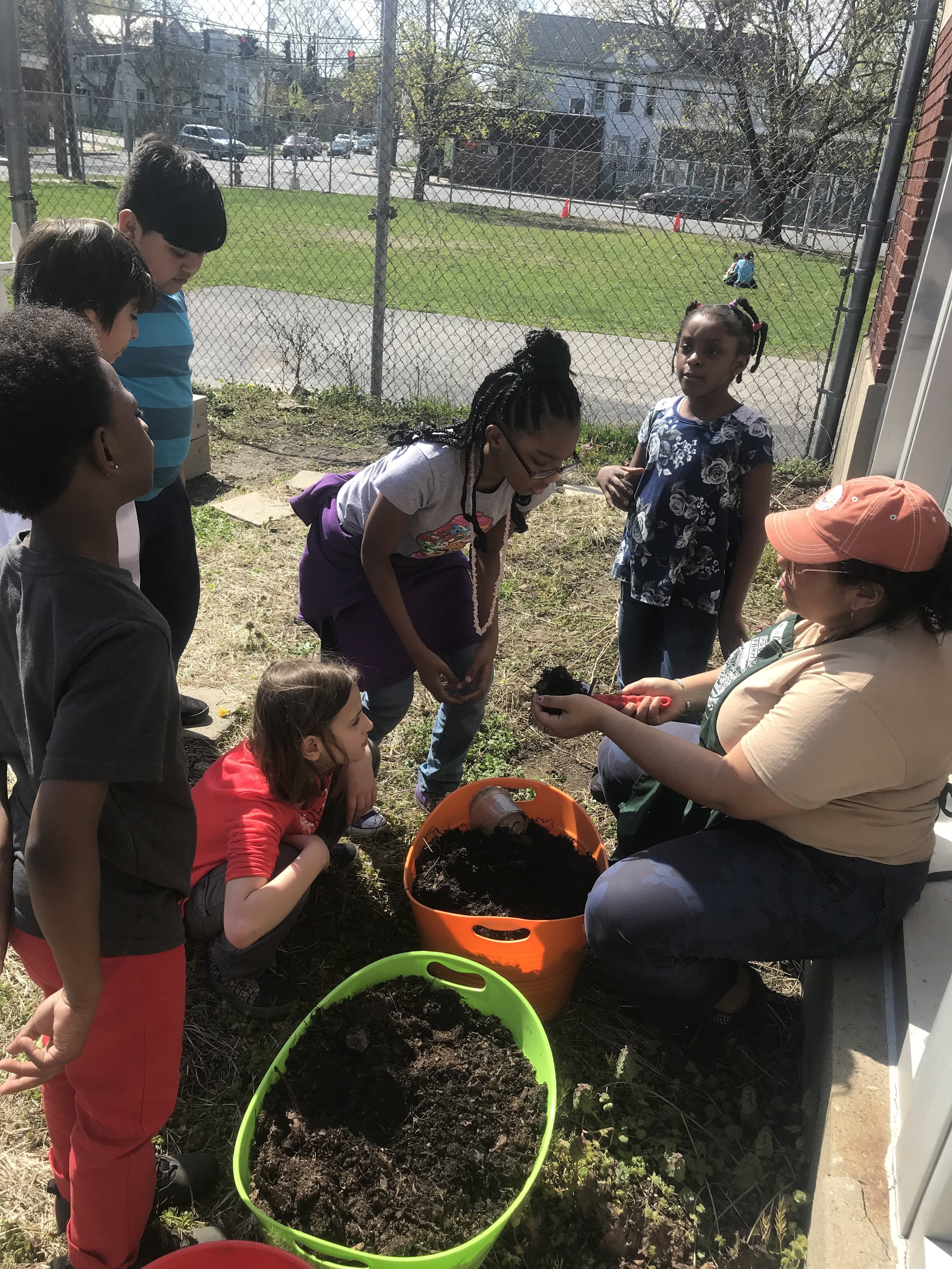  Larissa teaches the students about soil at Warring School. 