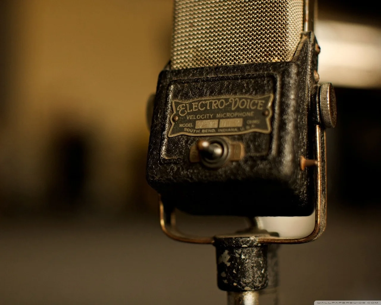 Vintage-Microphone-Wallpaper-music-28520386-1280-1024.jpg