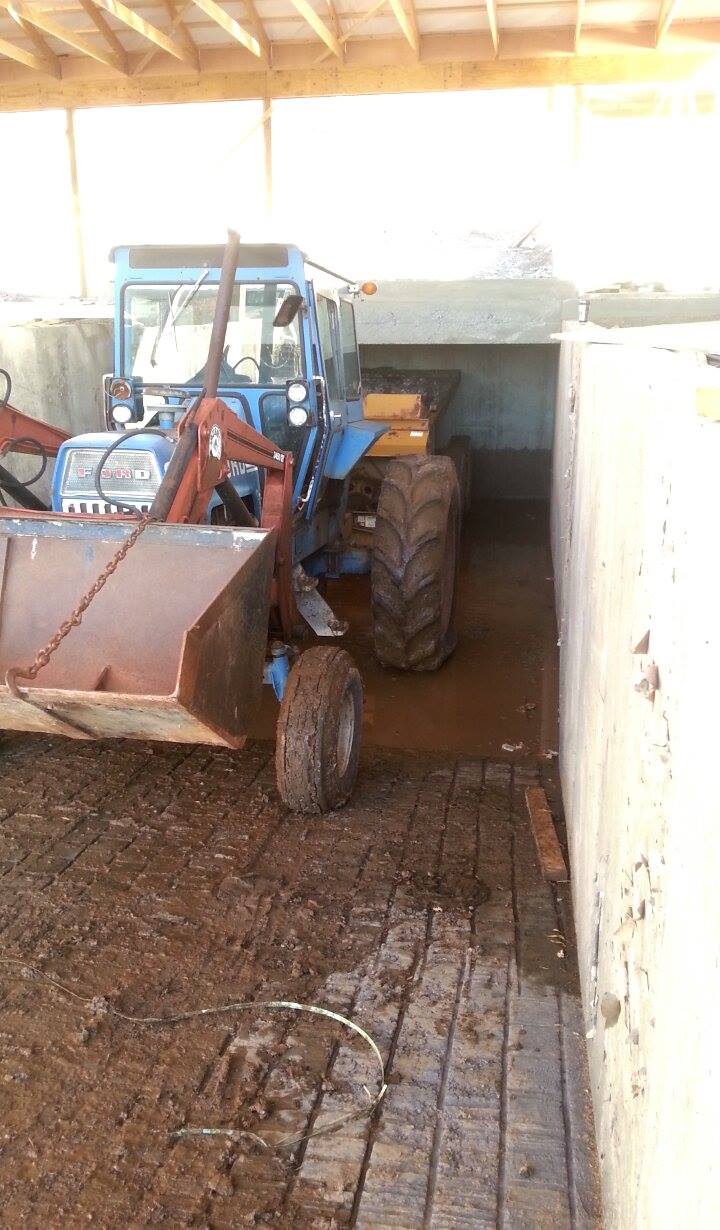 The first spreader is loaded and ready to come out of the pit!