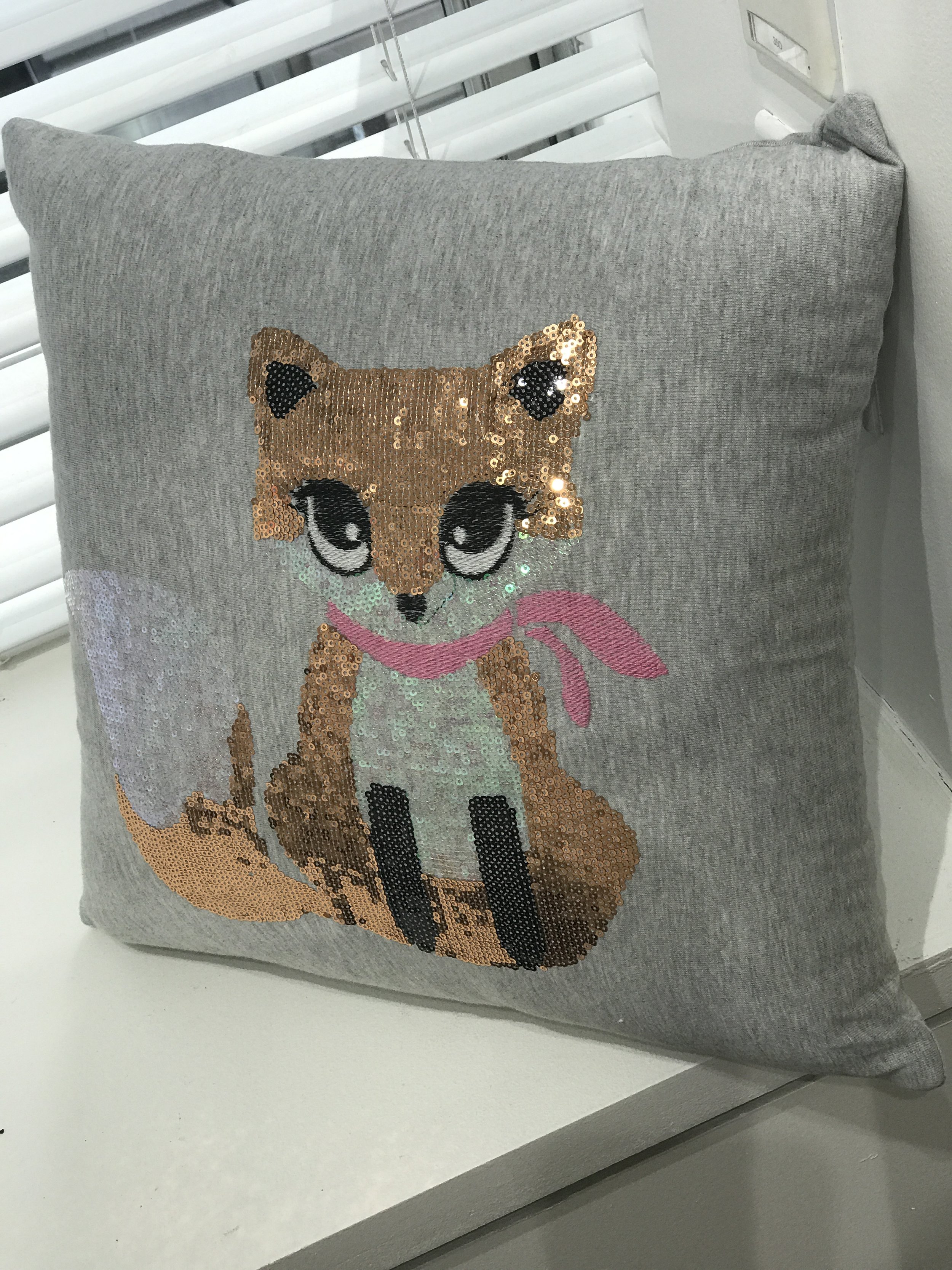 Hue - Juvi - Fox Decorative Pillow
