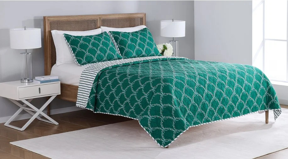 Holly Trellis Quilt