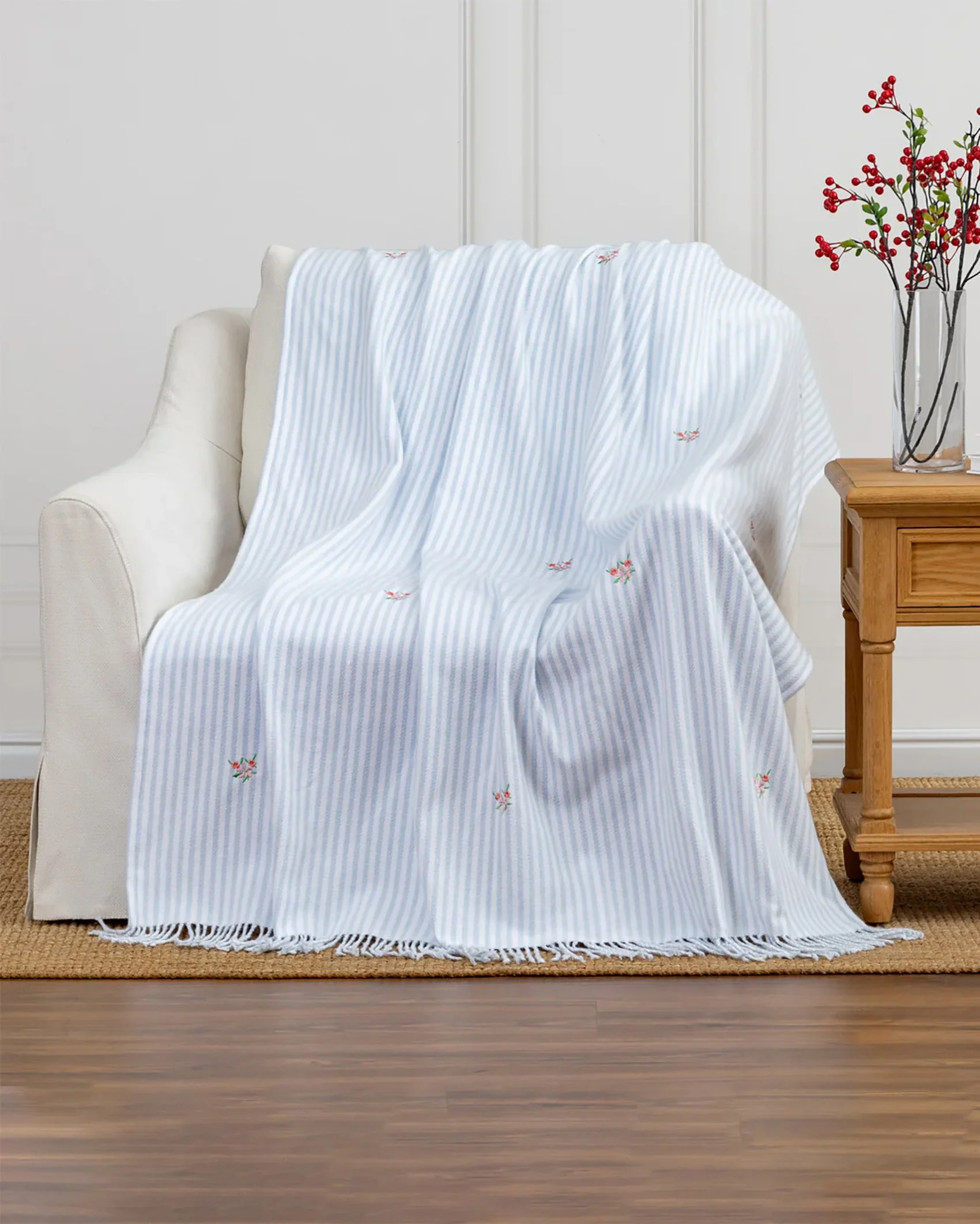 Ditsy Floral Embroidery Throw