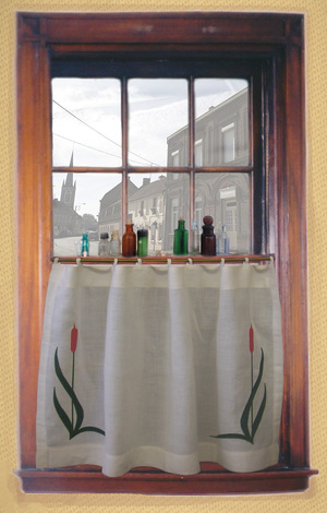 Curtains on the lower half only provide privacy but let in light. This curtain includes our Cat Tail applique in red, gold and forest with a tab top.