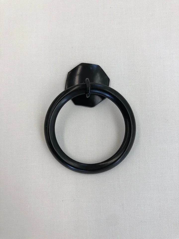 black pull 4.jpg