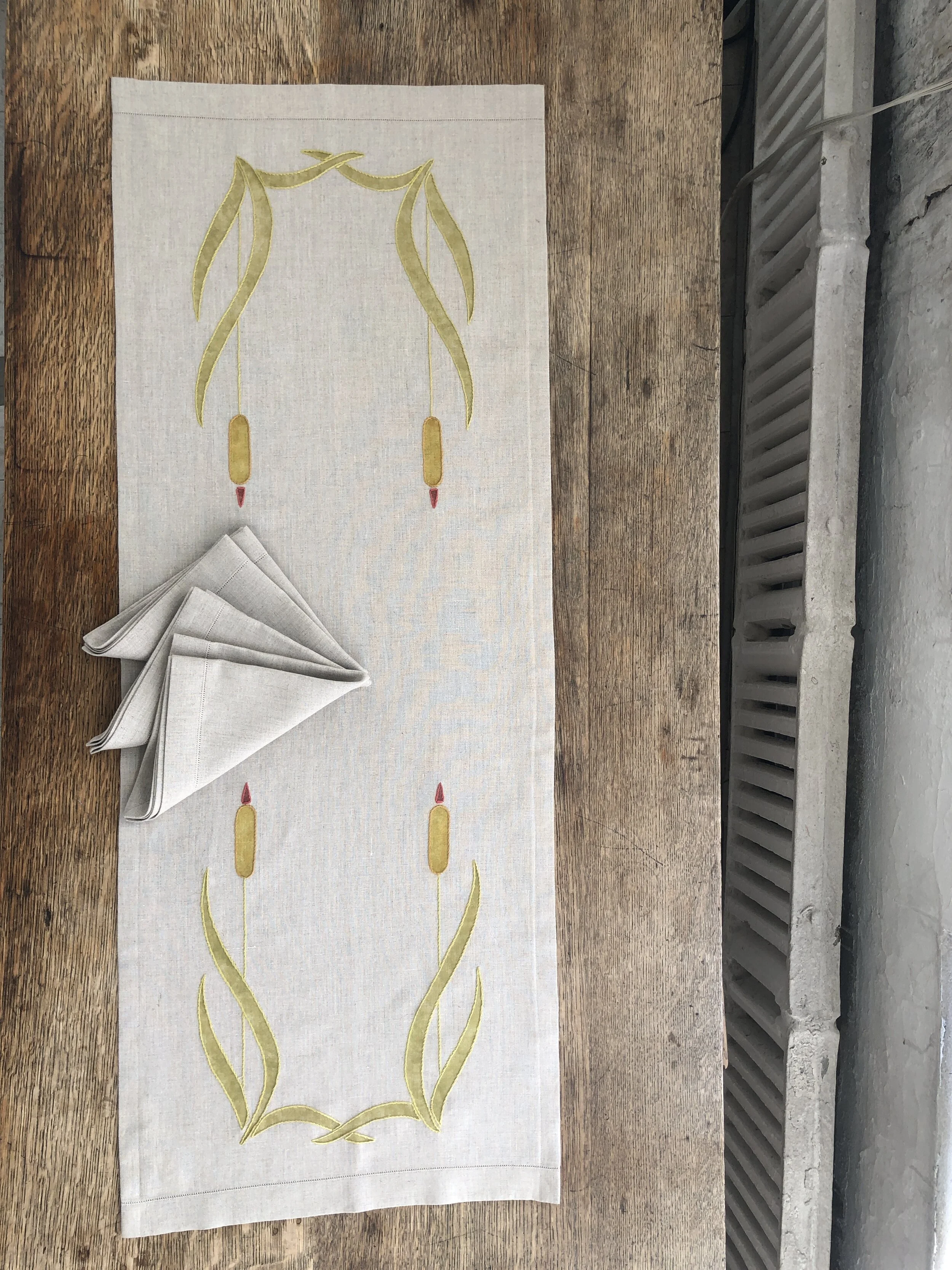 table runner with cat tail applique.jpg