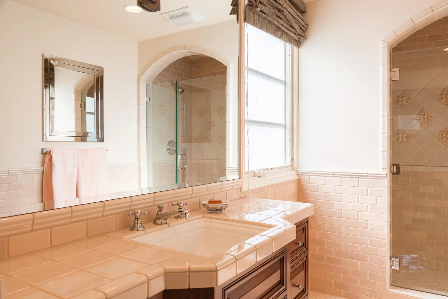 17 Classic Montecito Spanish-large-017-Bathroom-1500x1000-72dpi_1.jpg