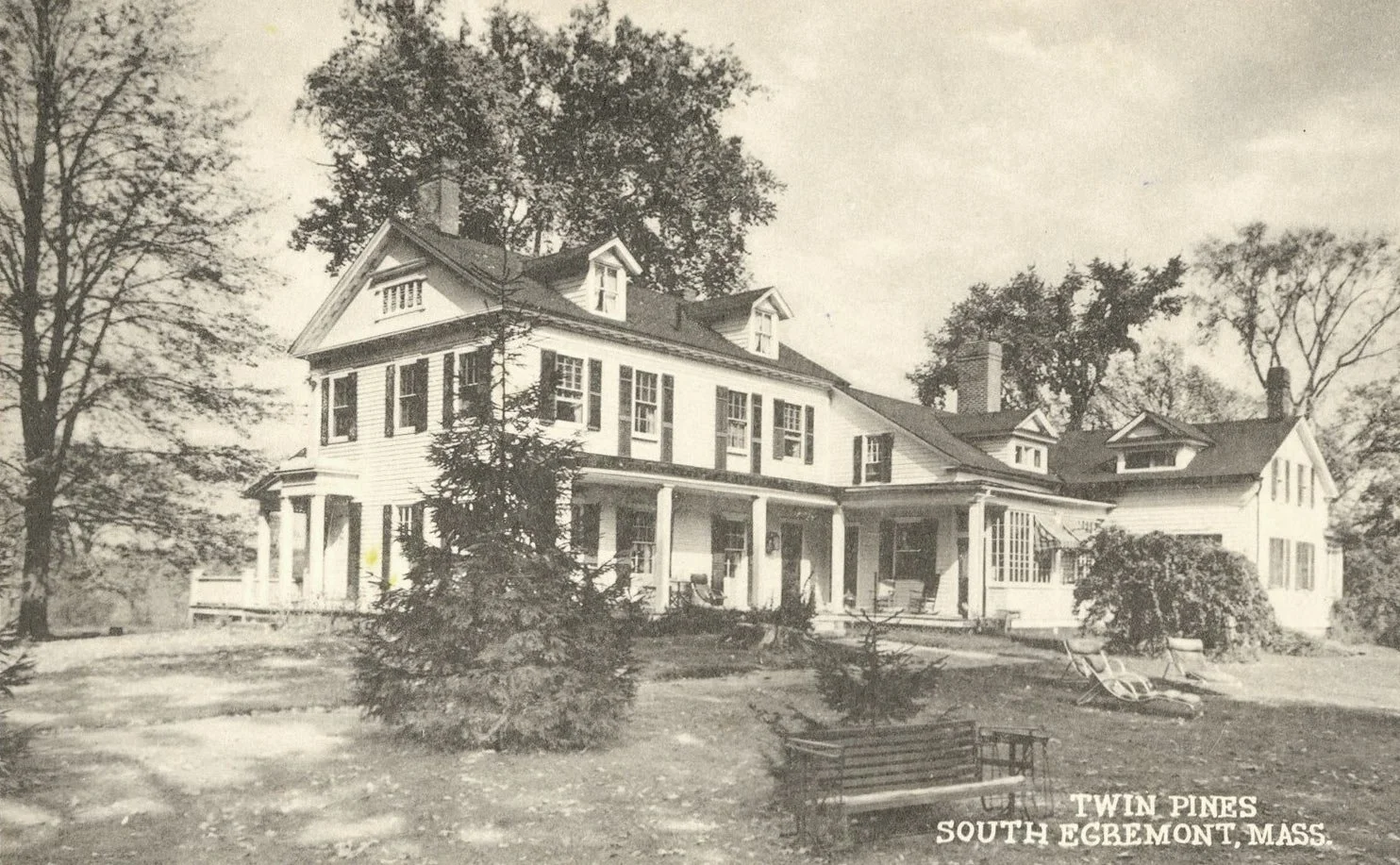 About Us — ButtonBall Inn