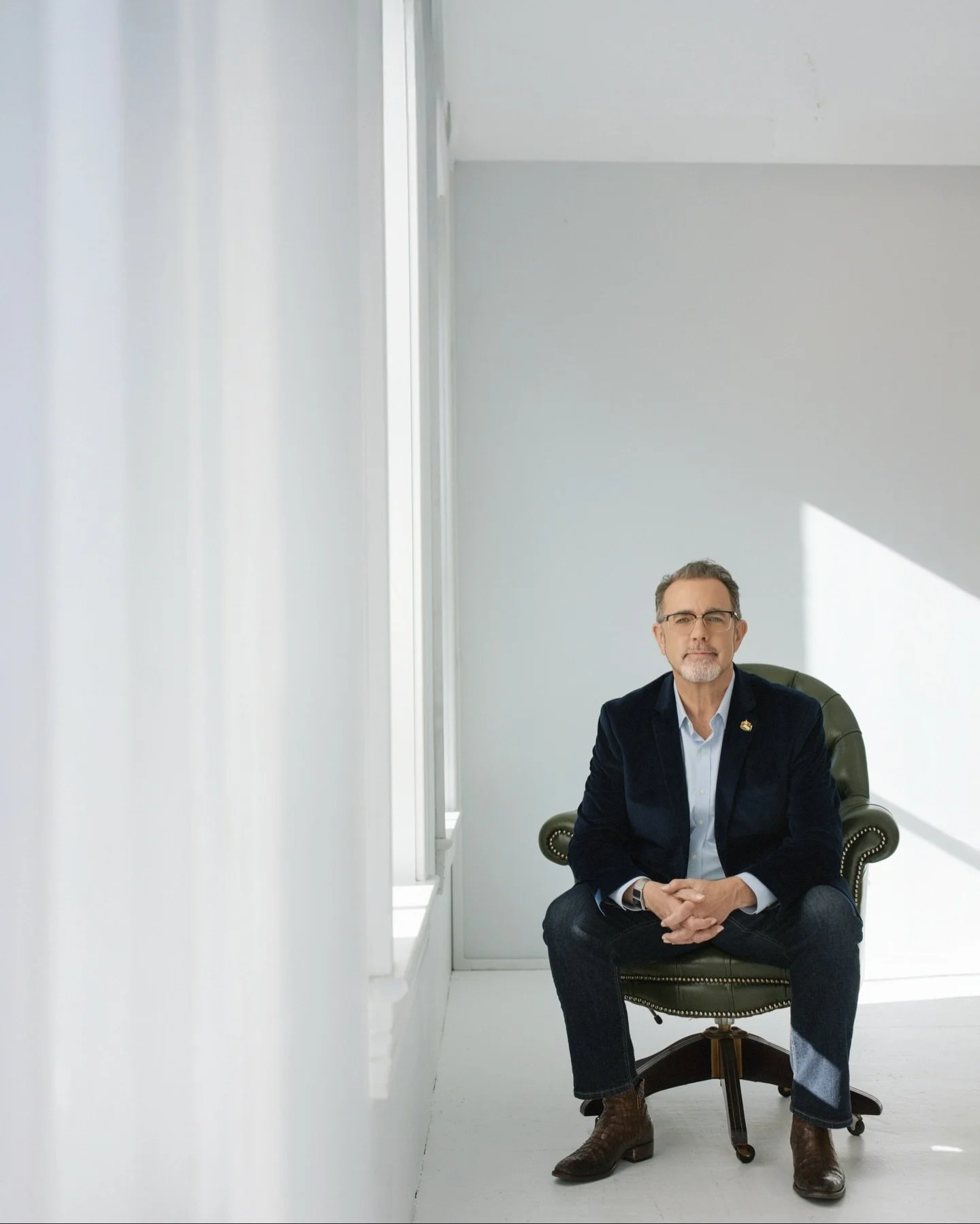 Still thinking about the conversation I had with my recent client, Garett Jones. Author, economist, professor, and a truly original thinker. We made these images for an upcoming interview with a French publication, along with new photos for his podca