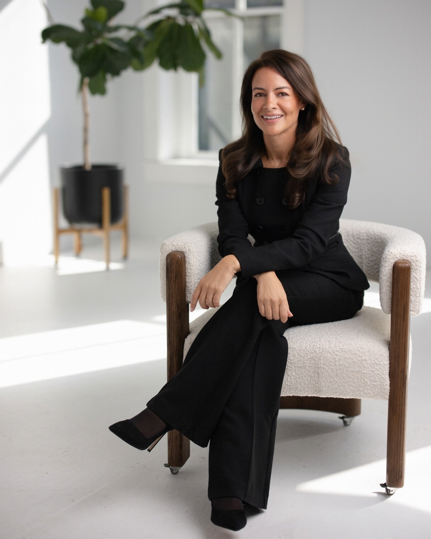 Nothing better than photographing people who actually make the world better. So grateful to shoot with Alex Walden, Global Head of Human Rights at Google. Thoughtful, funny, grounded, and an absolute joy to work with.

#DCPhotographer
#WashingtonDCPh