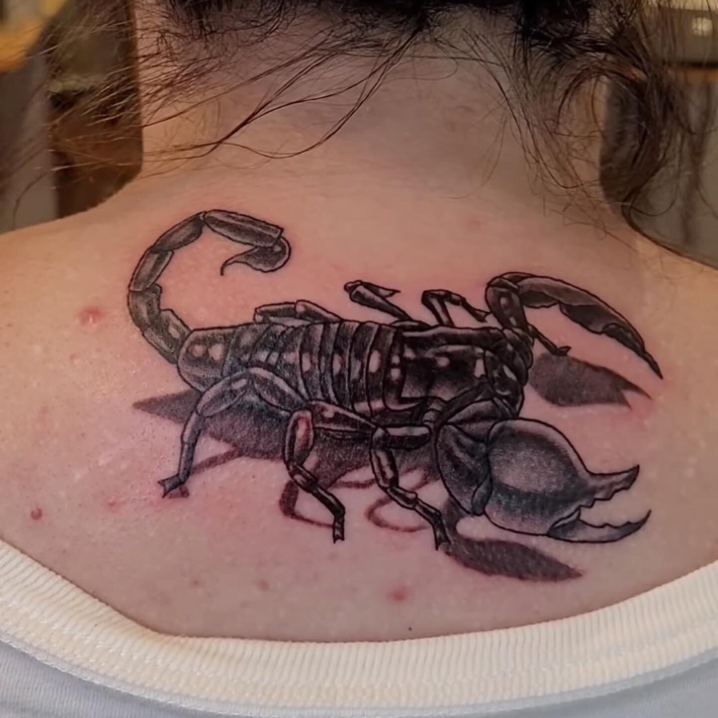 sick scorpion cover up by @wingedsquid on tiffani. thanks for coming by tiffani! 

#blackandgreytattoo #scorpiontattoo #losangelestattoo #coveruptattoo #coverup #losangelestattooartist