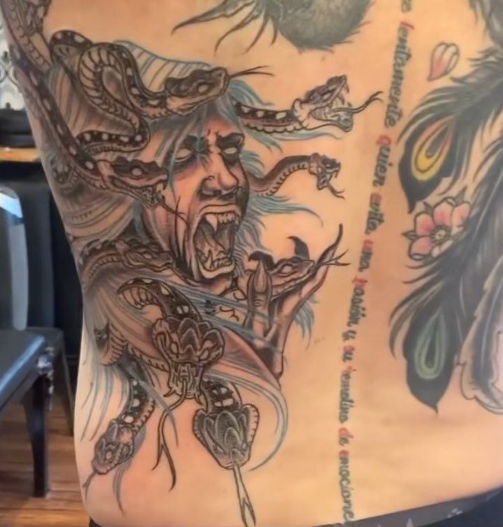 @adamnparrot &lsquo;s progress on sam&rsquo;s Medusa! to book/quote with adam, email him at aDamnParrot@gmail.com or check out the link in our bio to book your next appointment! 

#losangelestattoo #medusatattoo #backtattoo #ribtattoo #snaketattoo #w