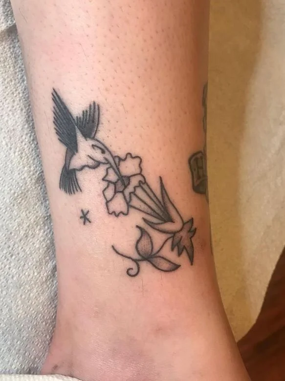 west_nature_flower_bird_hummingbird_ankle_line_minimalist_rabblerousertattoo_losangeles.jpg
