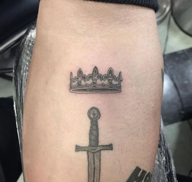 west_blackandgrey_realistic_crown_fineline_small_forearm_rabblerousertattoo_losangeles.jpg