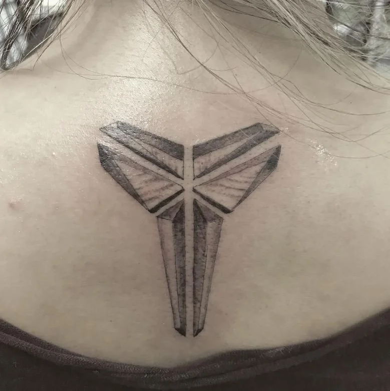 west_geometric_back_neck_blackandgrey_fineline_rabblerousertattoo_losangeles.jpg