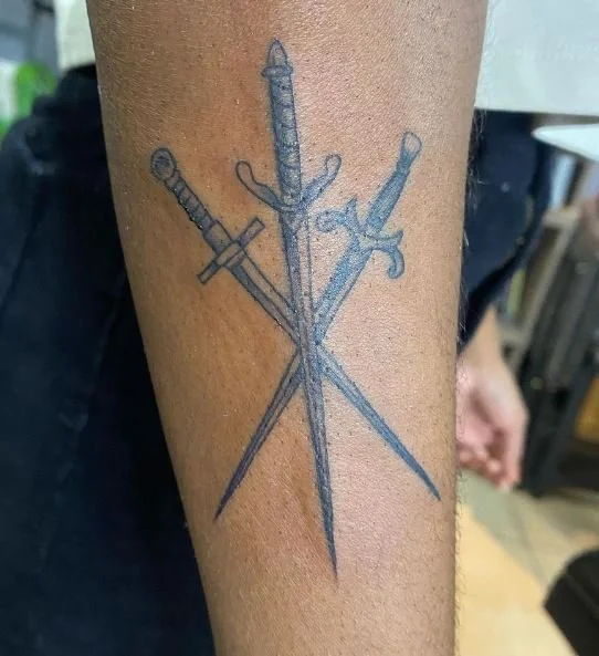 cummings swords black and grey weapon.JPG