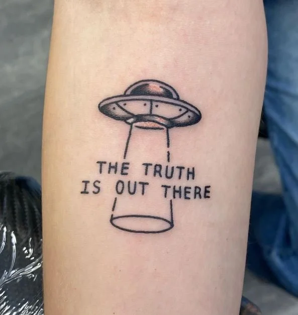 cummings the truth is out there X files UFO spaceship.JPG