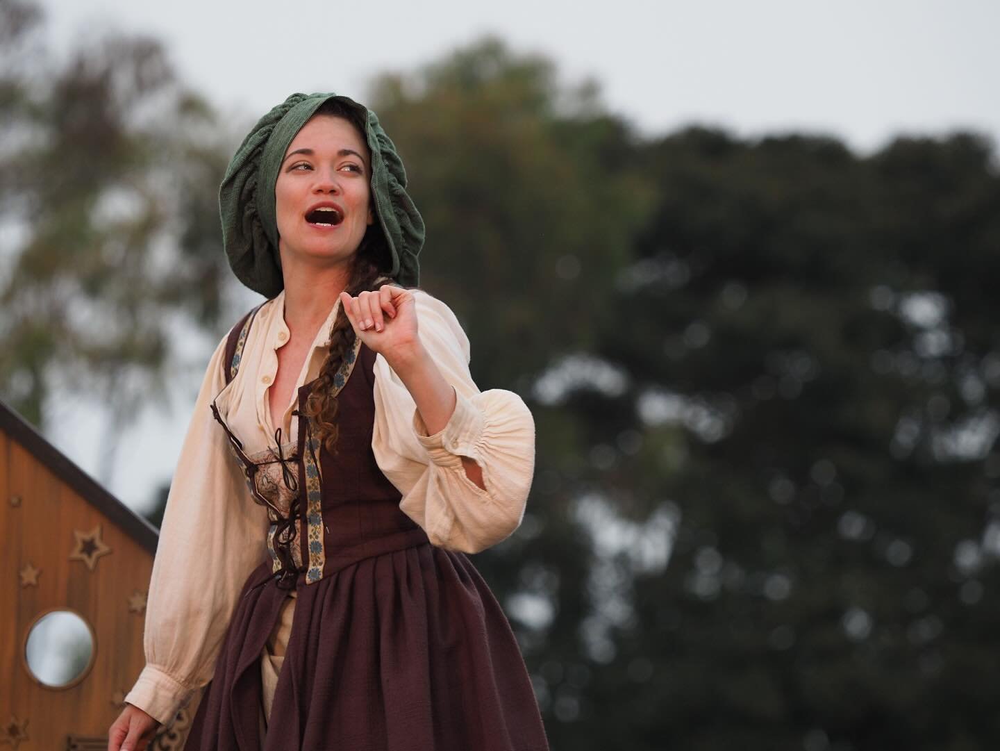 And now you have just ✨FIVE✨ chances left to see Henry IV. 

👑👑👑

Do you like me? Come watch me sword fight and roll my eyes at Falstaff.  Do you hate me? Come watch me get robbed and be married to a broom. 

🧹🧹🧹

So honored to perform alongsid
