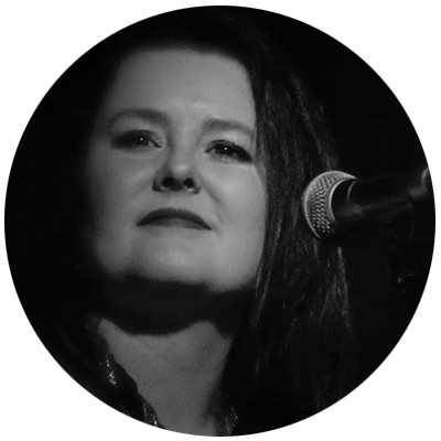 Jacqui Knox / Vocals Jacqui is also an accomplished keyboard player and well known singer based in the Wairarapa. Jacqui has an amazingly soulful voice that sends shivers down the spine during her vocal solos and leaves audiences spellbound.