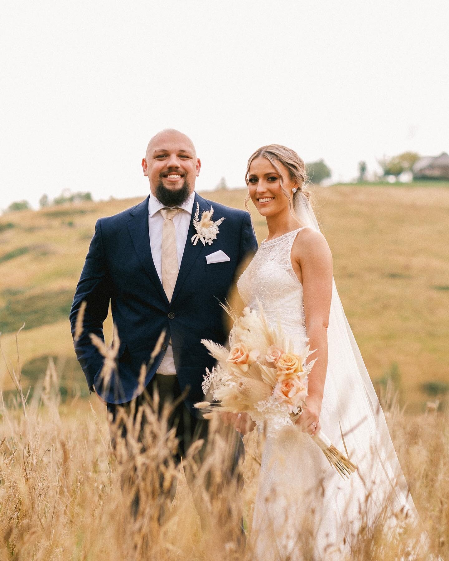 There&rsquo;s love in the hills!
Nico and Josh ⚡️at @riverstoneestate

Thanks for having me along!💕

#bride #groom #brides #grooms #gettingmarried #wedding #weddingblog #weddinginspiration #weddinginspo #bridal #bridalfashion #justmarried #married #