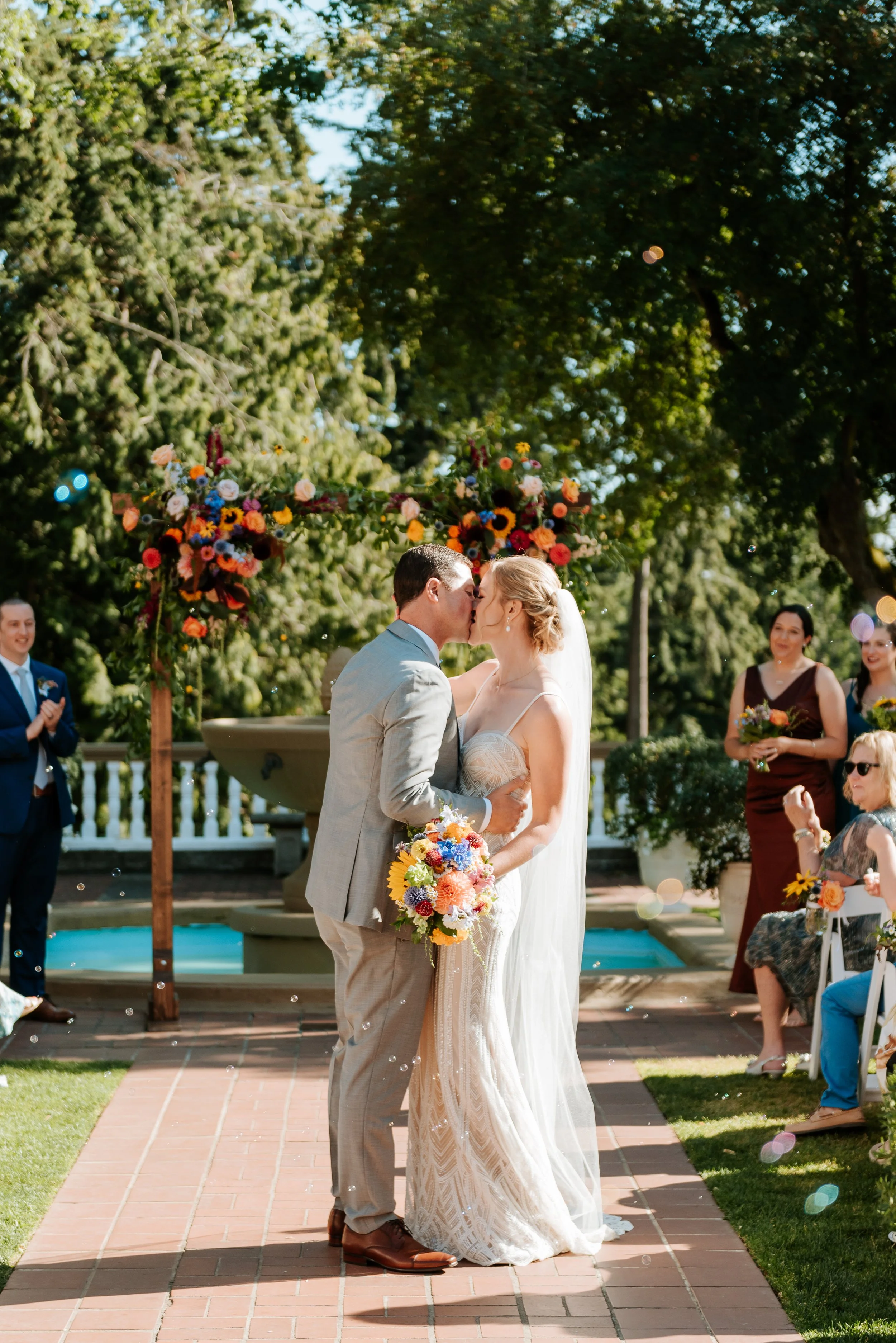 Colorful &amp; Vibrant Lairmont Manor Wedding in Bellingham, WA
