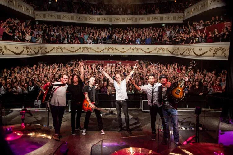 Robin-Diaz-and-Daughtry-London.jpg