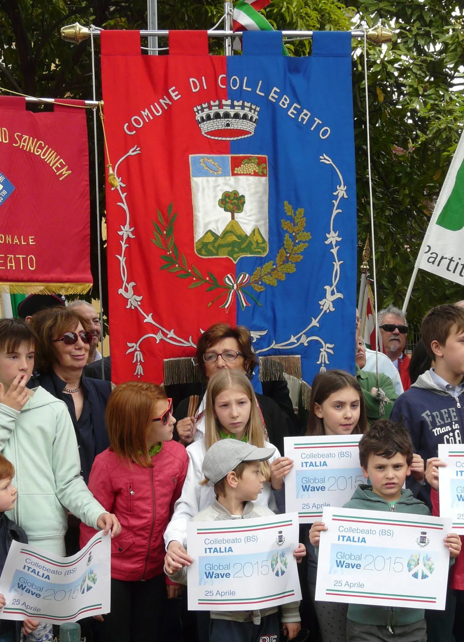 Collebeato (BS) si aggiunge alla campagna Global Wave 2015 . Che belle foto che ci ha mandato il Sindaco Antonio Trebeschi. Grazie! Il nostro ADDIO, per sempre, alle armi nucleari sta davvero raggiungendo il mondo intero.