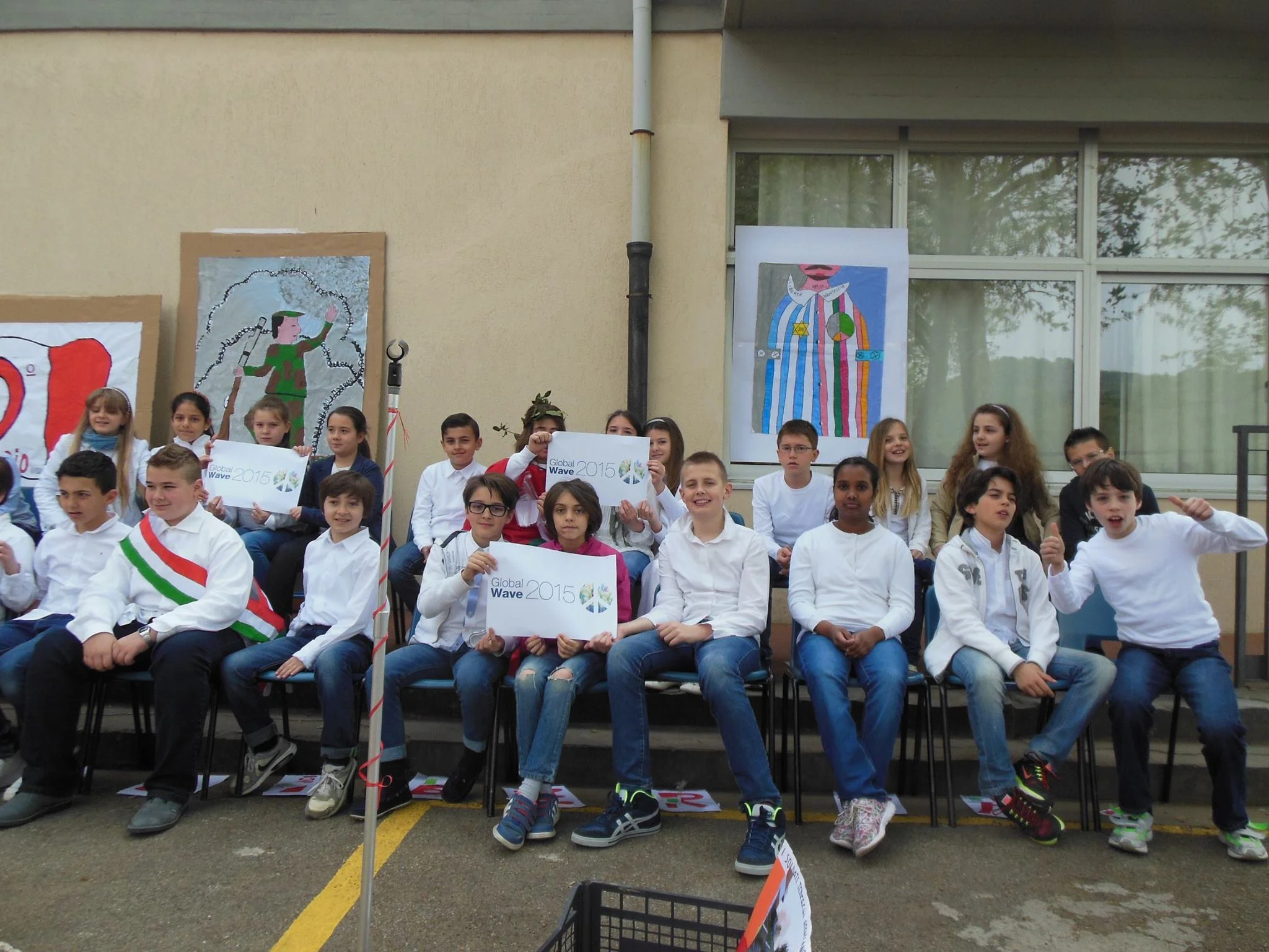 During the ceremonies for the 70th anniversary of Liberation Day, Italian Mayors and their communities took part in the Global Wave 2015 in the town of Bagno a Ripoli, near Florence. The two Mayors, senior and junior, are wearing the sash.