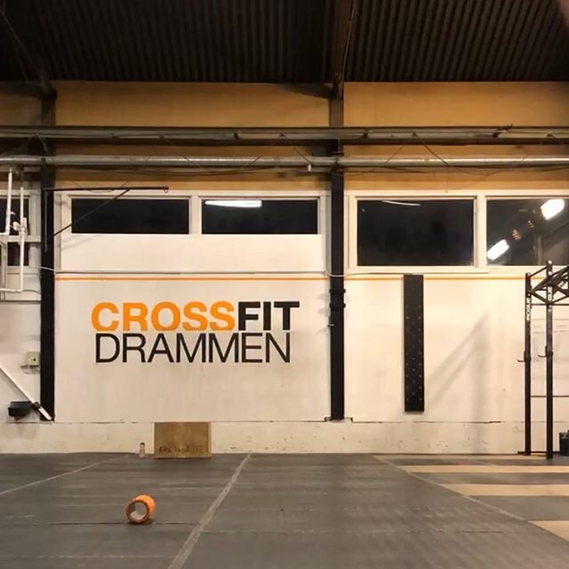 Verdens beste medlemmer:
La oss vise hverandre at vi fortsatt st&aring;r sammen som verdens beste gjeng!
Trener du noe fra der du er?
Hashtag det med #crossfitdrammen s&aring; f&aring;r vi delt &oslash;ktene deres p&aring; v&aring;r insta til hverand