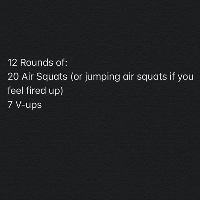 Whaapow! 💥 Dagens karantene/hjemme&oslash;kt.
12 runder med 20 air squats og 7 V-ups. Dersom du sliter med V-ups skaler denne til hollow rocks eller sit ups. #staythefuckhome #crossfit #fitness #homegym @crossfitlinchpin