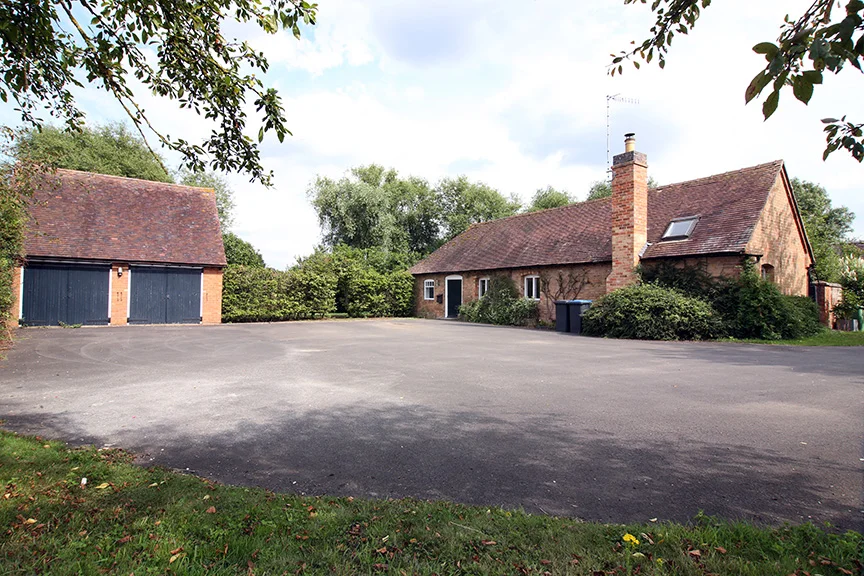 Front with garage.JPG