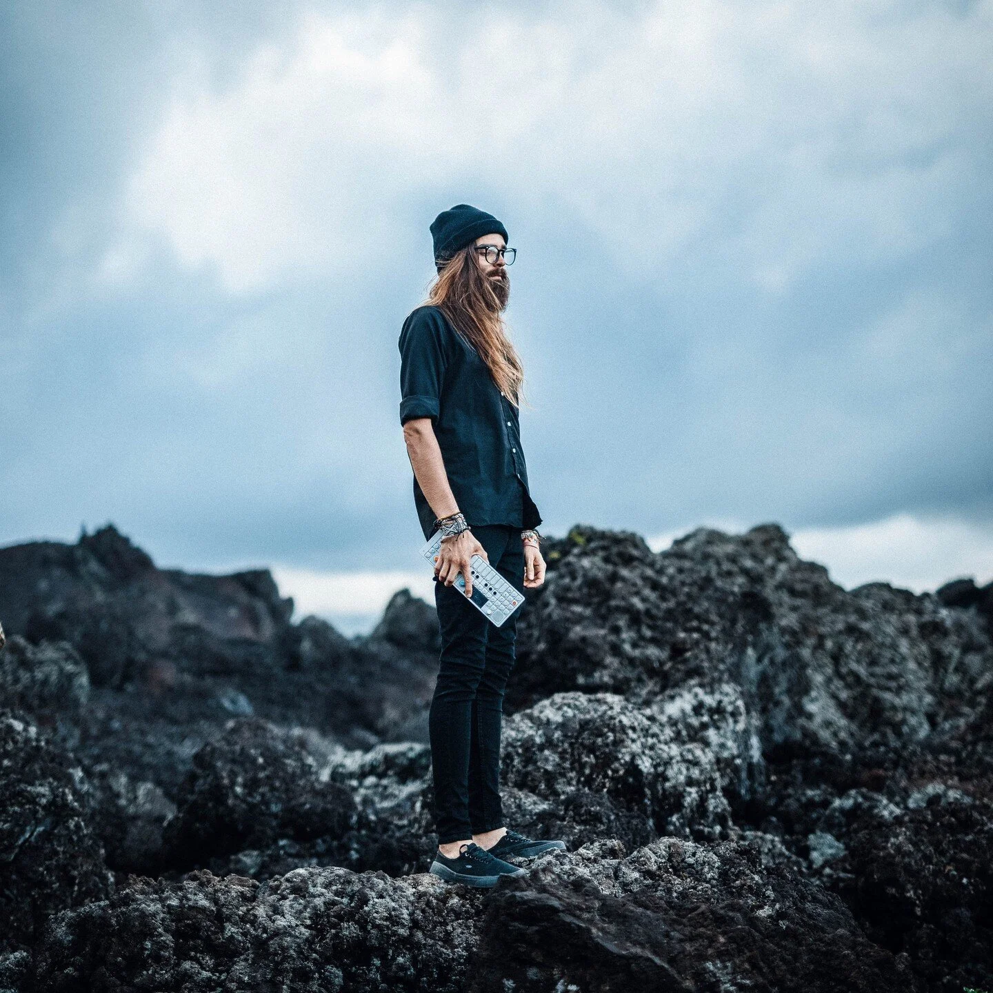 Vi&eth; hl&ouml;kkum til a&eth; taka &aacute; m&oacute;ti &thorn;essum geggja&eth;a t&oacute;nlistarmanni fr&aacute; &Uacute;kra&iacute;nu. T&oacute;nleikar&ouml;&eth;in Playing For Peace hefst h&eacute;r hj&aacute; okkur og vonandi koma sem flestir 