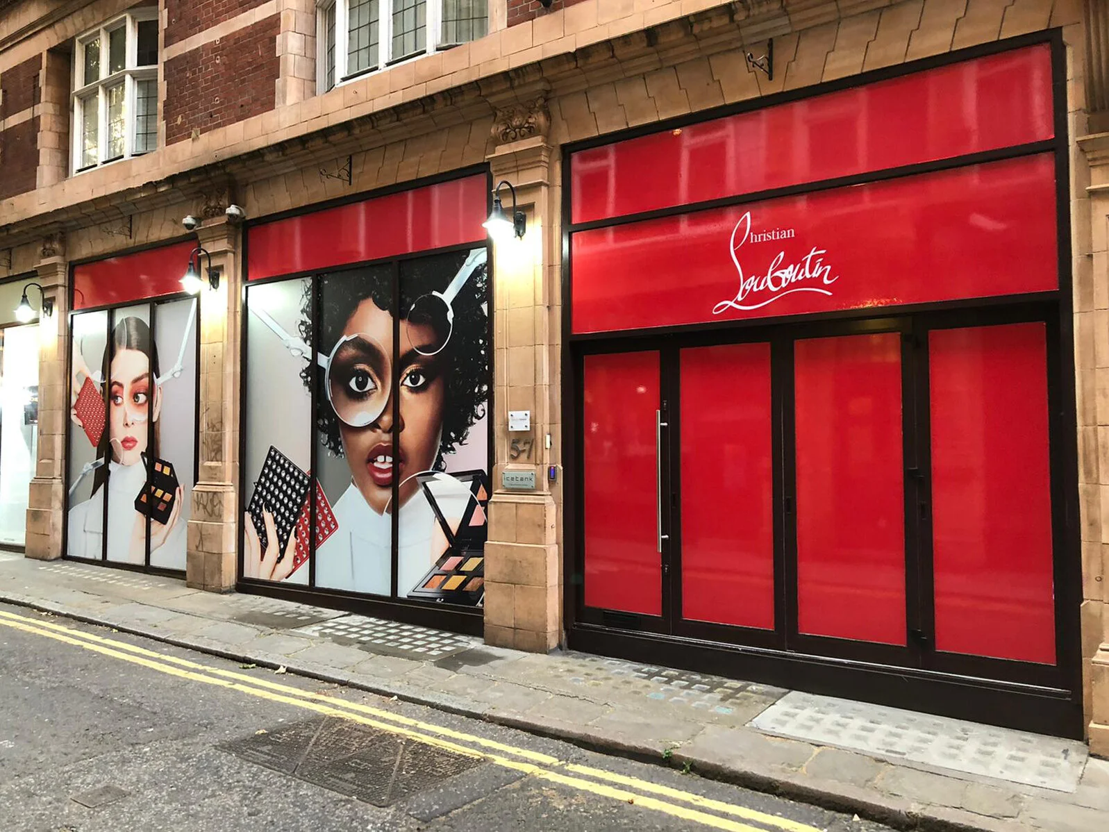 Christian Louboutin Hoading.jpg