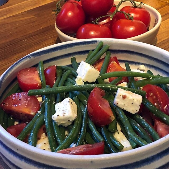 My favourite...green beans, tomatoes and feta 😋#summersalad  #feta #tomatoes #greenbeans #greenbeansalad #suppertime