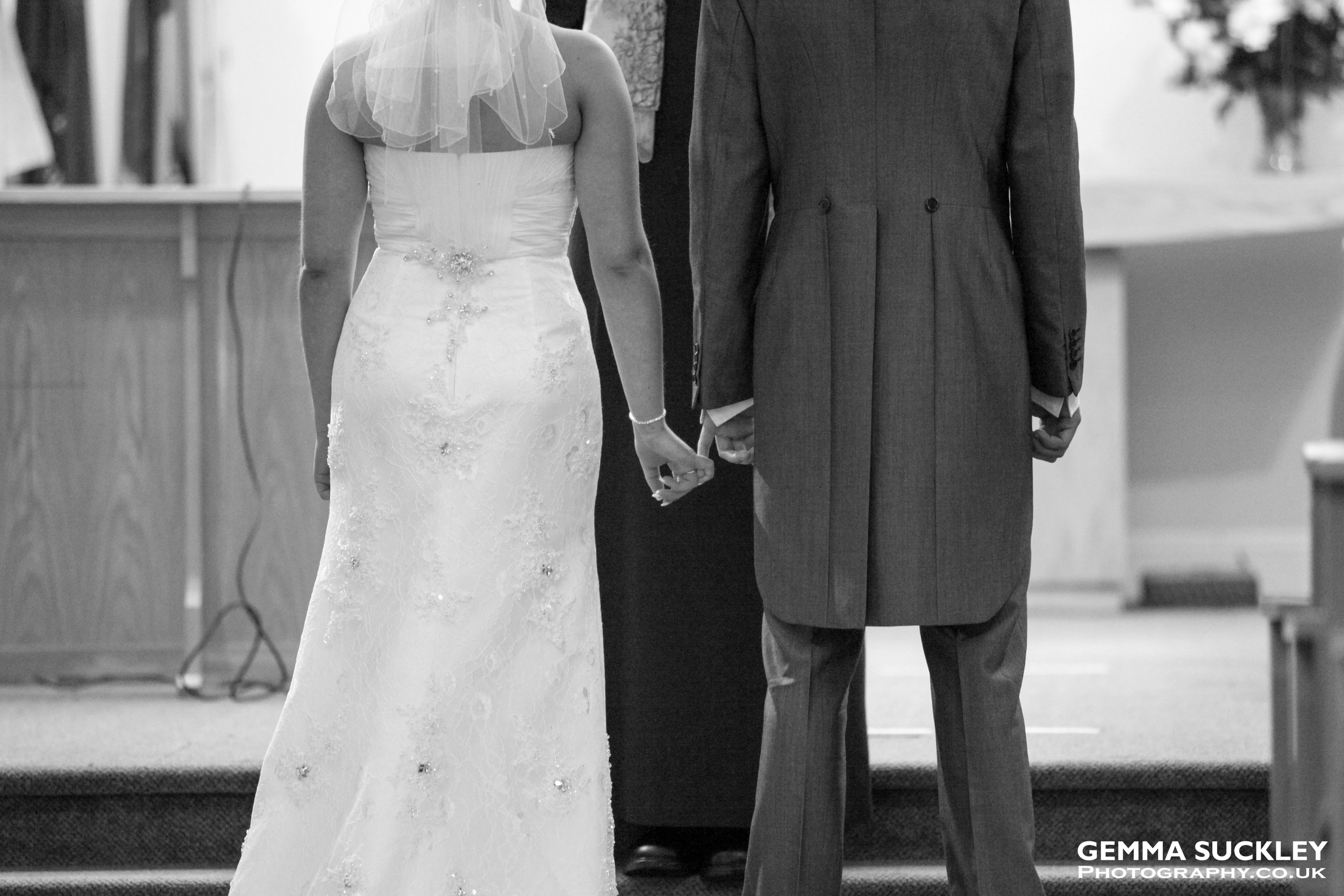 ceremony-bride-groom-holing-hands.jpg