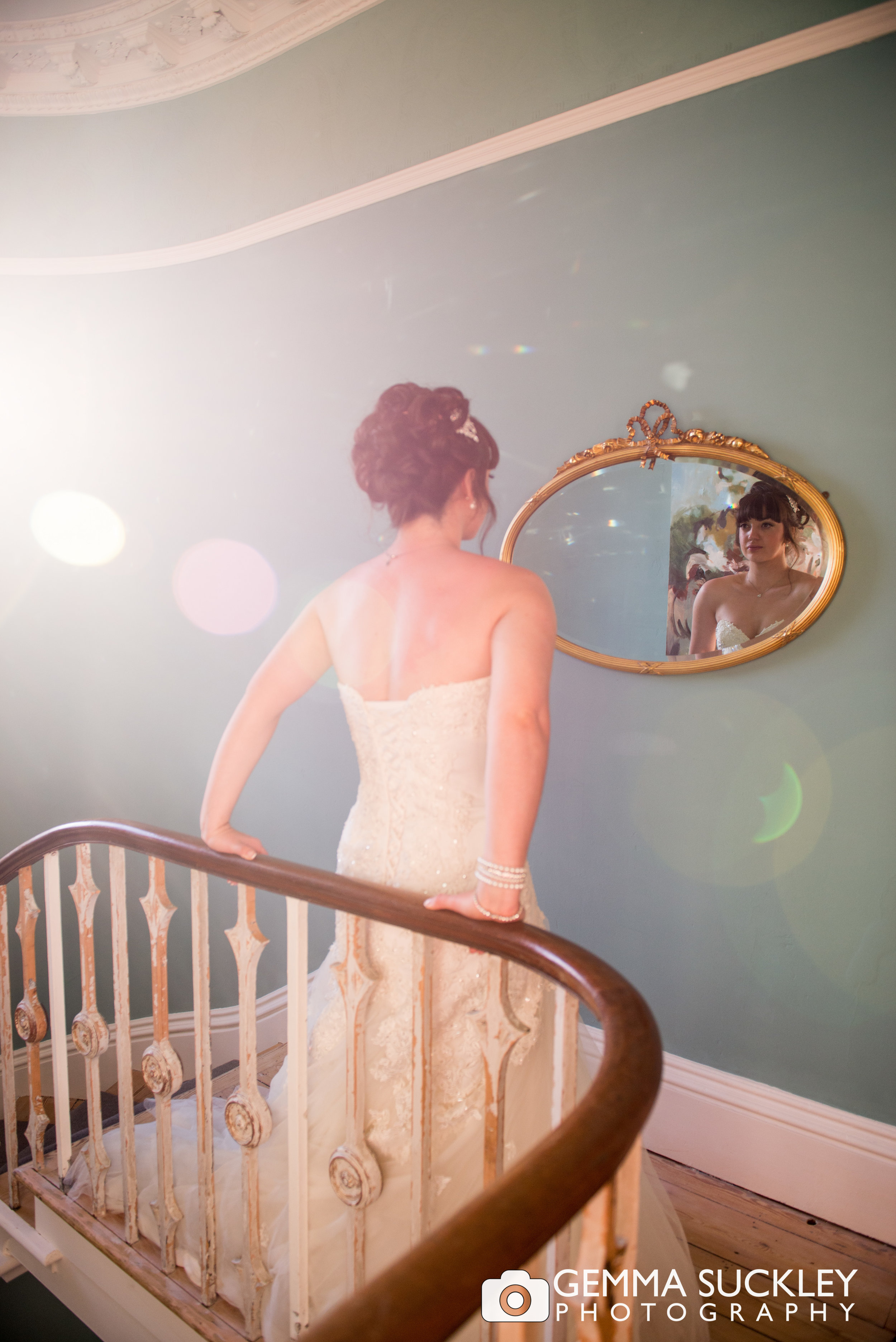 Bride looking in the mirror at taitlands