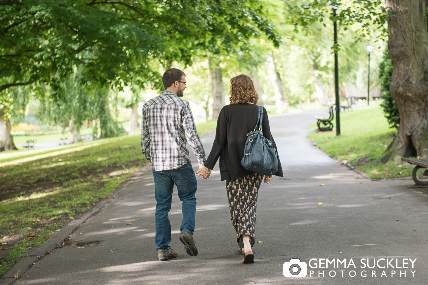 couple walking in valley gardens in harrogate