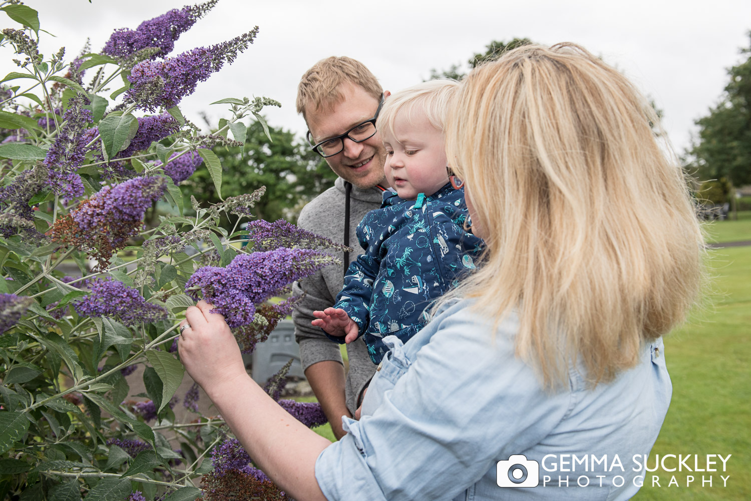 family photo shoot in Glusburn Park 