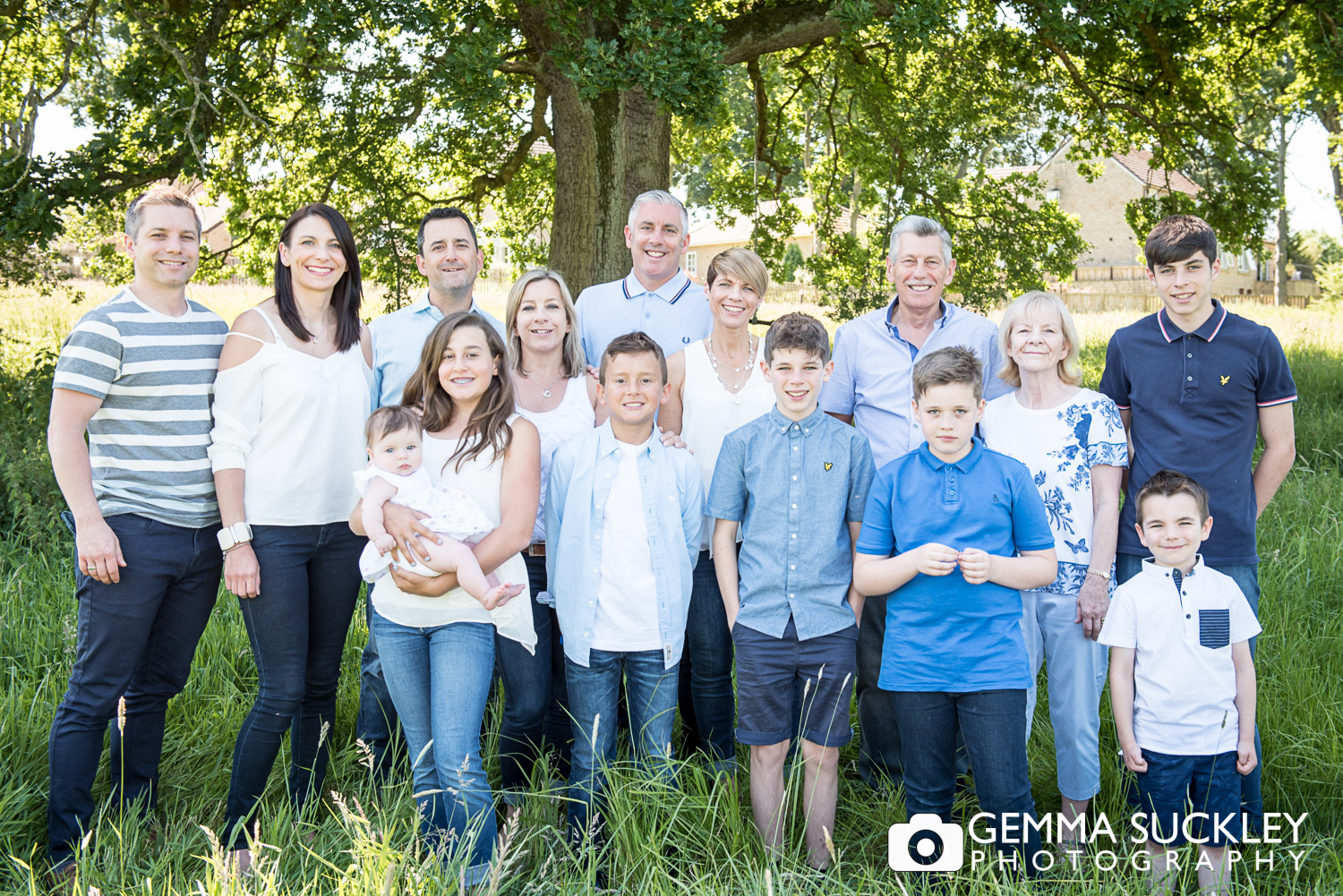 Natural outdoor large family photo