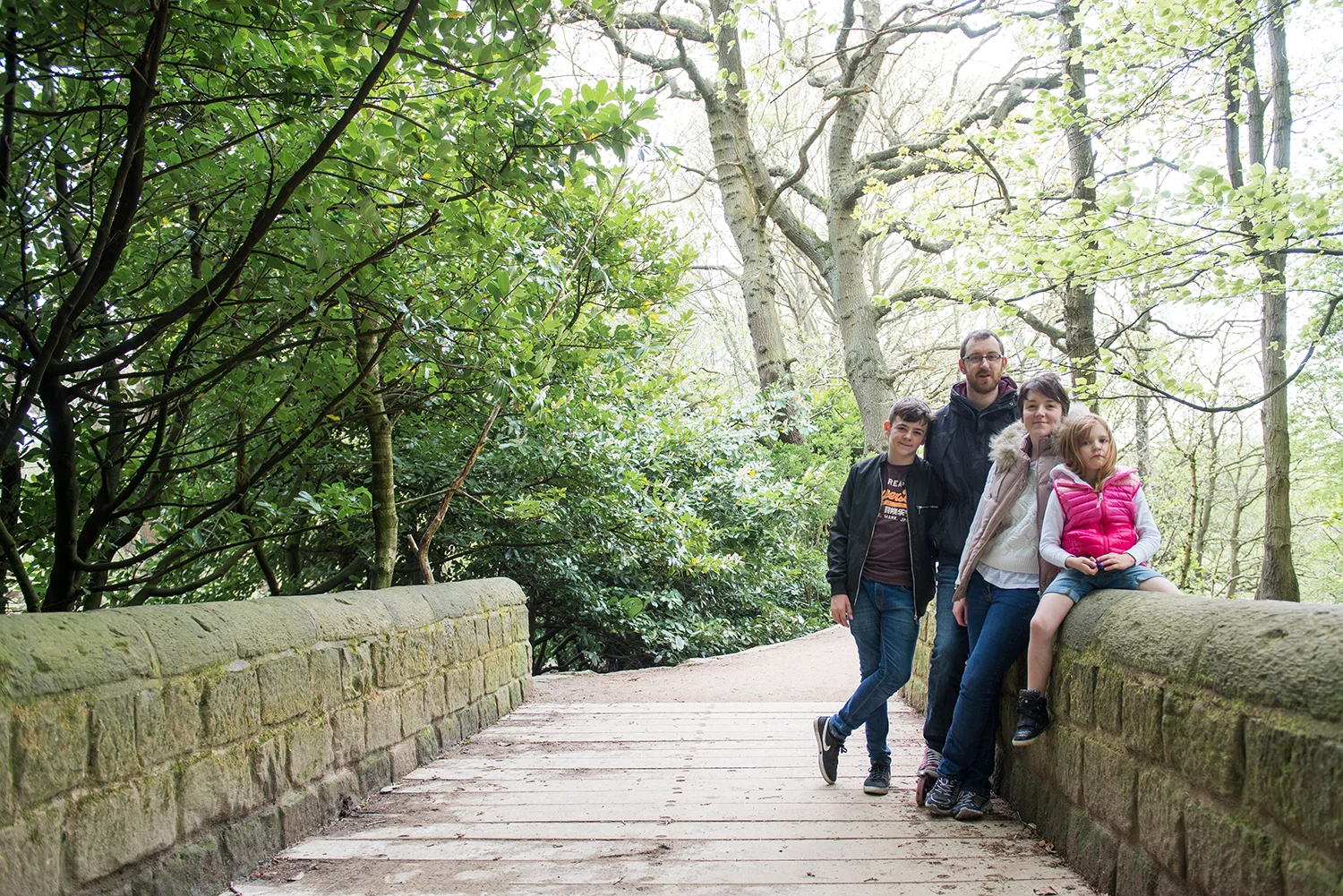 natural-family-photos-in-leeds-golden-acre-park.jpg
