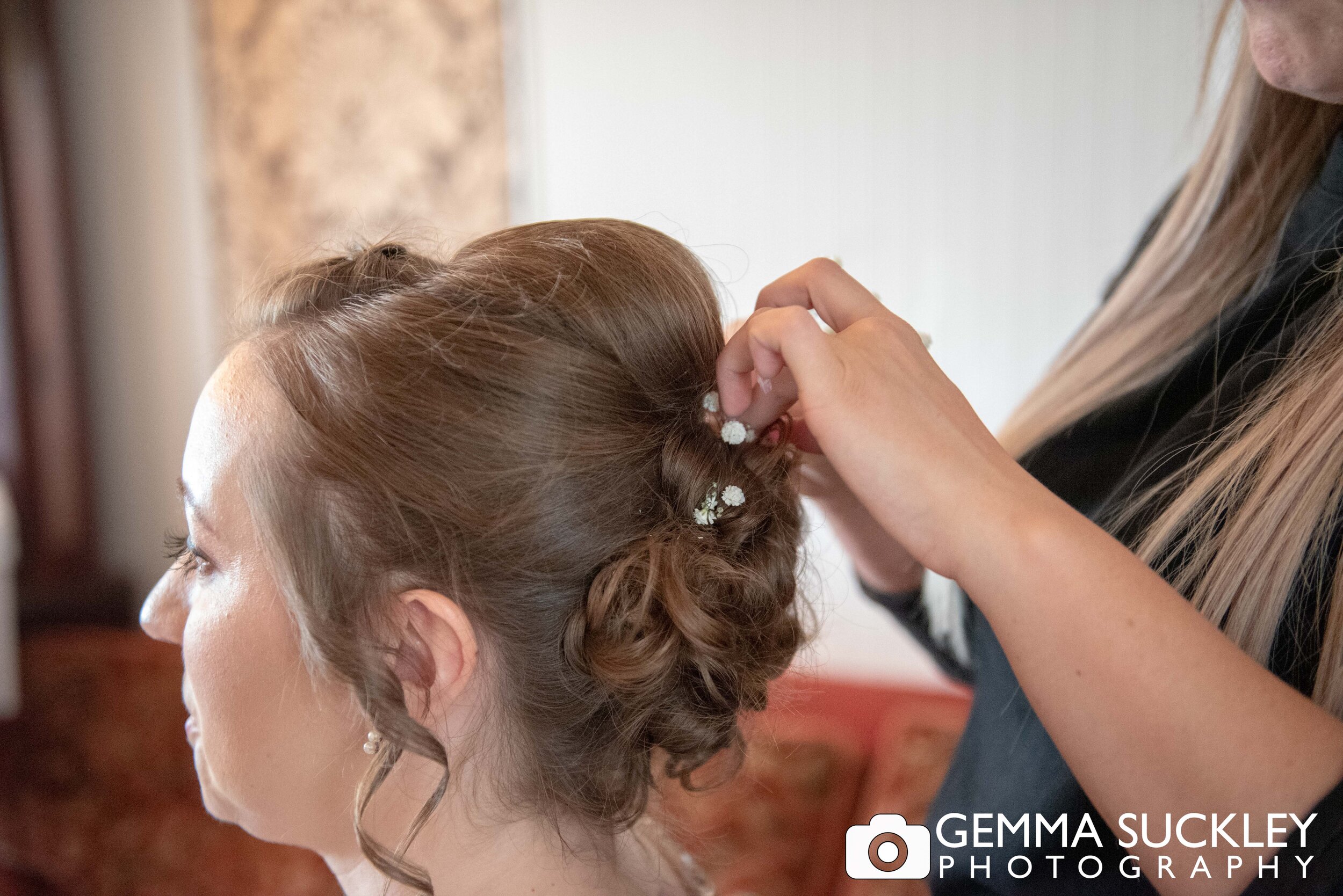 bridesmaid getting her hair done
