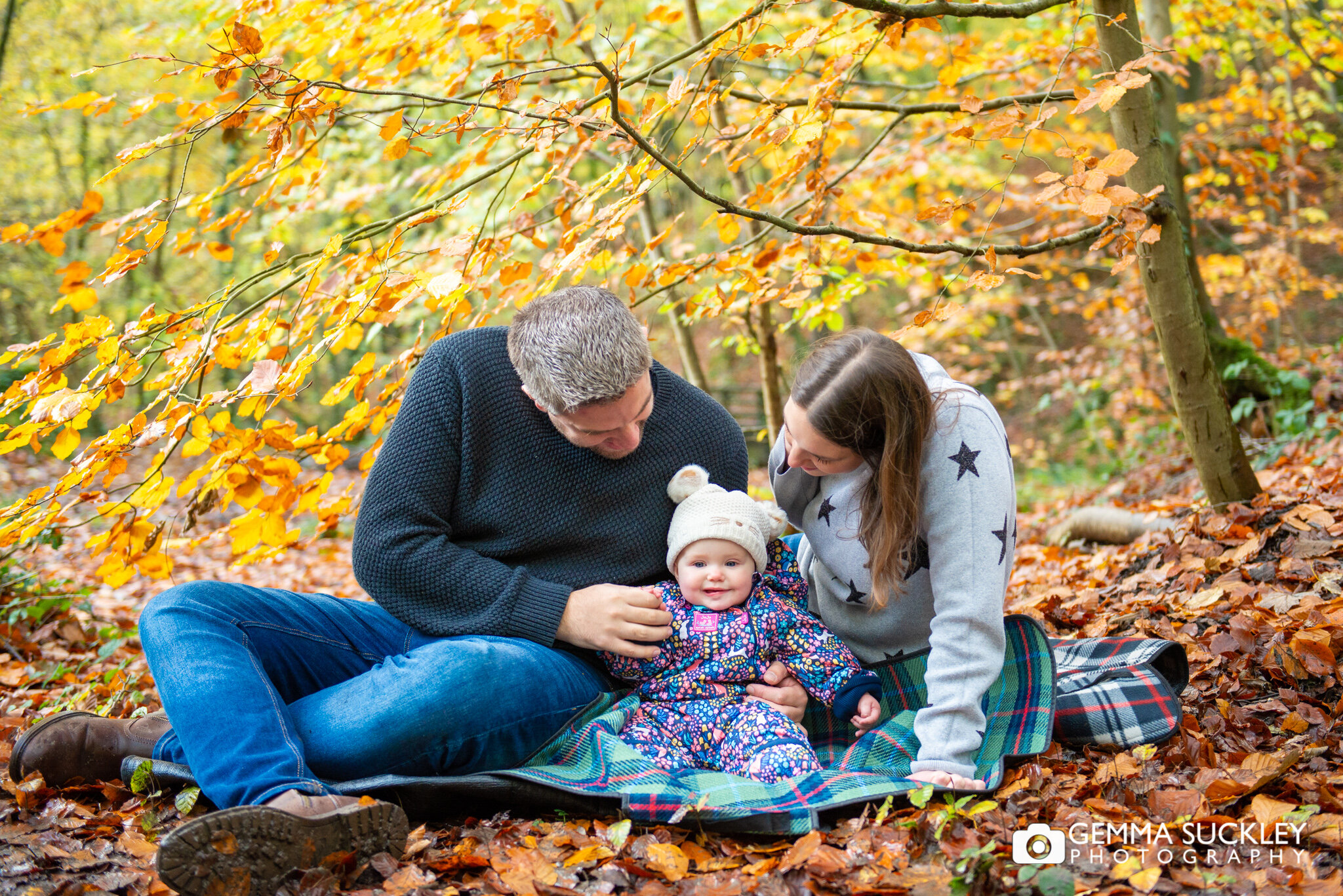 natural family photo of a family sitting in skipton wood