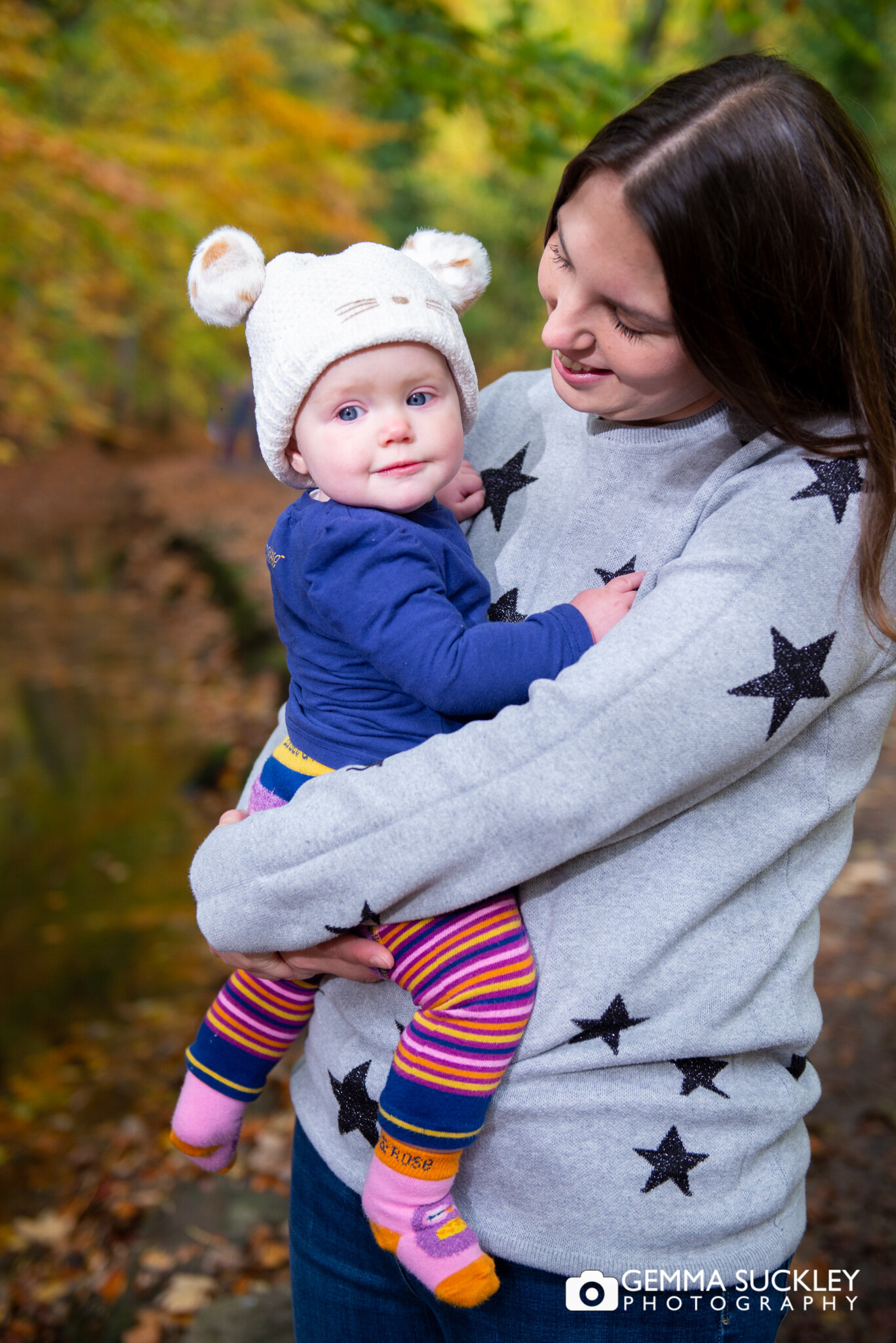 a autumnal photo shoot of a mum and baby in skipton wood